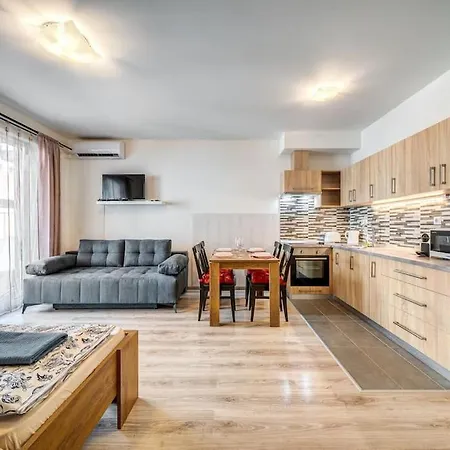 Corvin Railway Rest Apartment Budapest Exterior photo