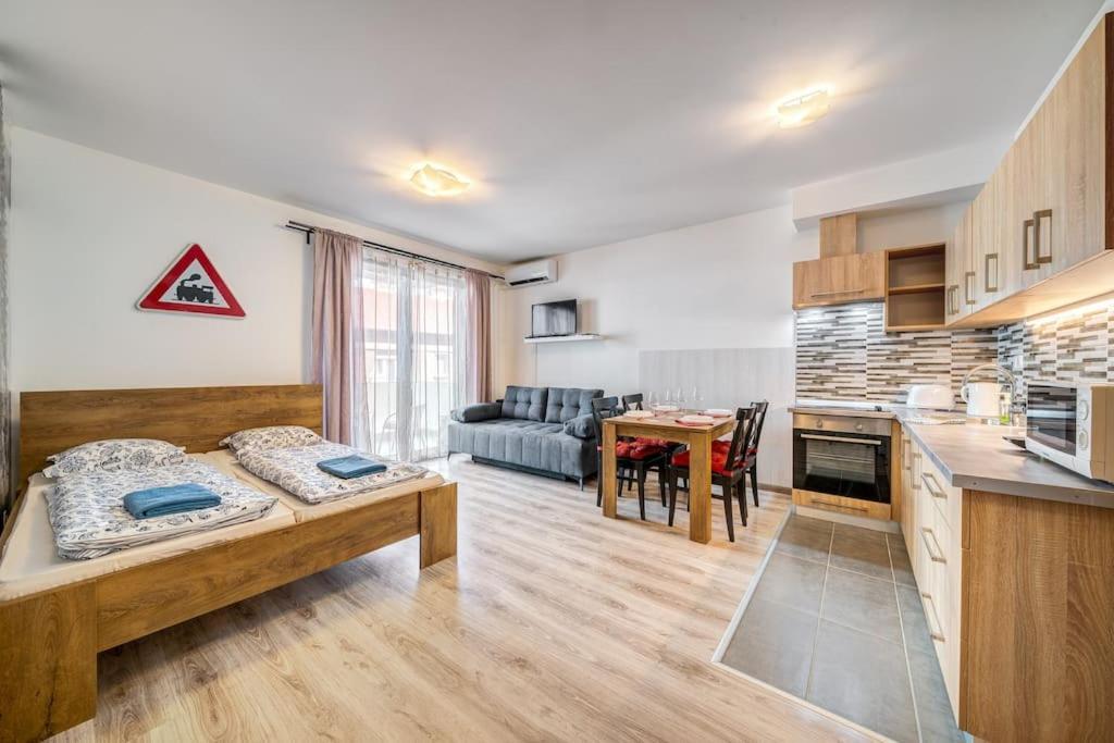 Corvin Railway Rest Apartament